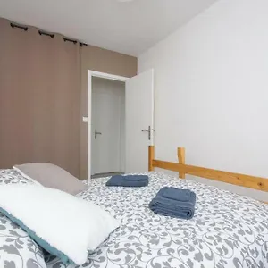 2 - Parking Privé Francia