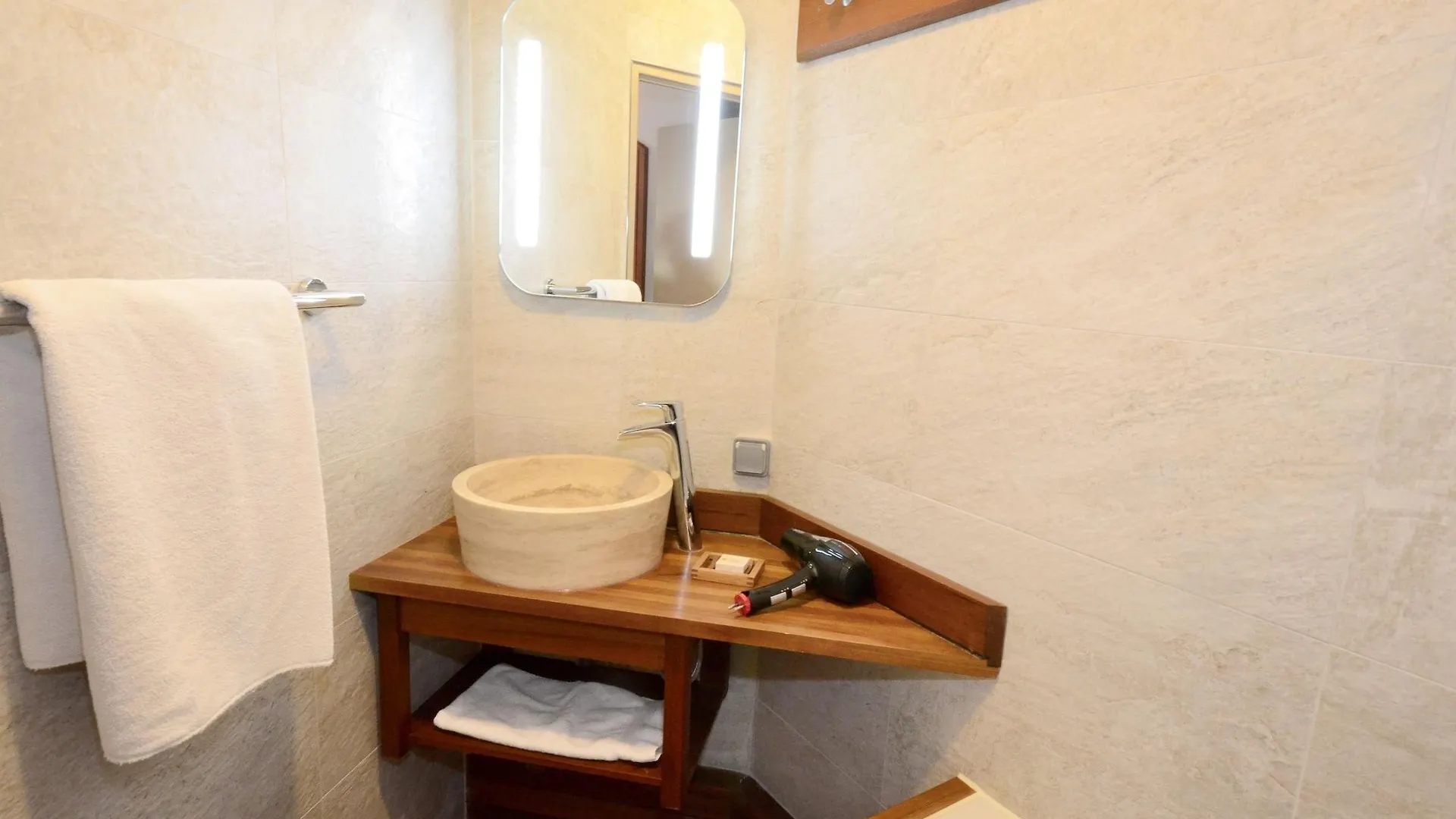Green Hotels Confort Paris 13 (Adults Only) 3*,